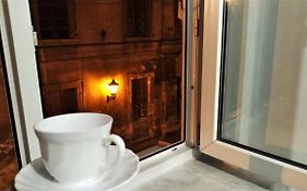 Apartment in the Heart of Rynok Square / Романтичні апартаменти на площі Ринок